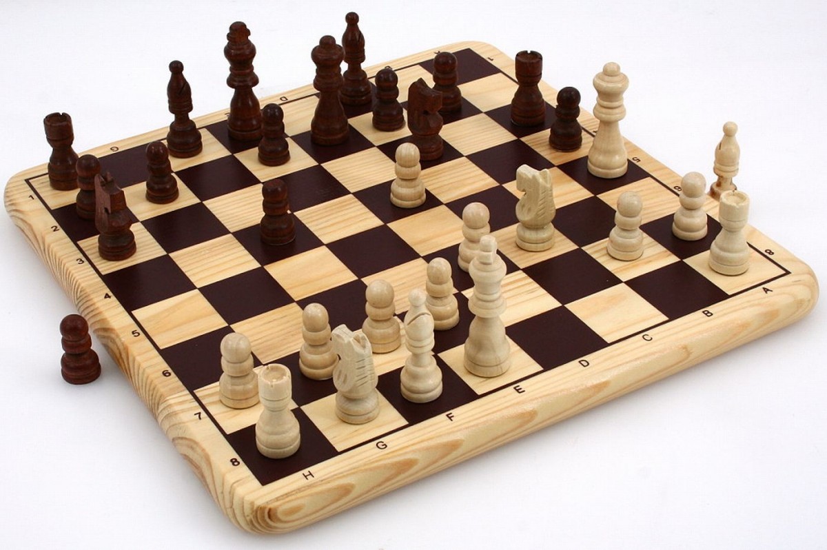 Nice Chess Game on massive wooden board with inlays including wooden  figures